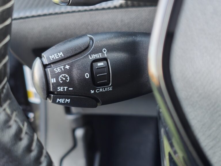 PEUGEOT 2008 Allure Pack Puretech 130 SS EAT8