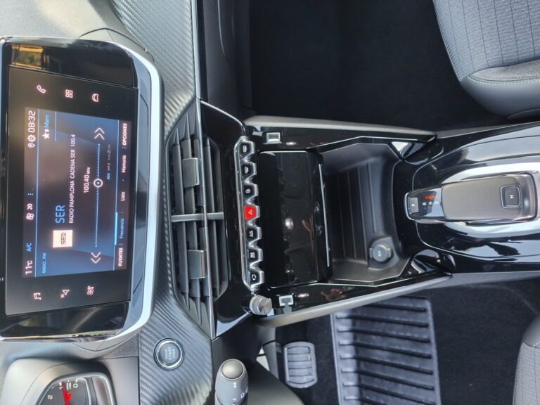 PEUGEOT 2008 Allure Pack Puretech 130 SS EAT8