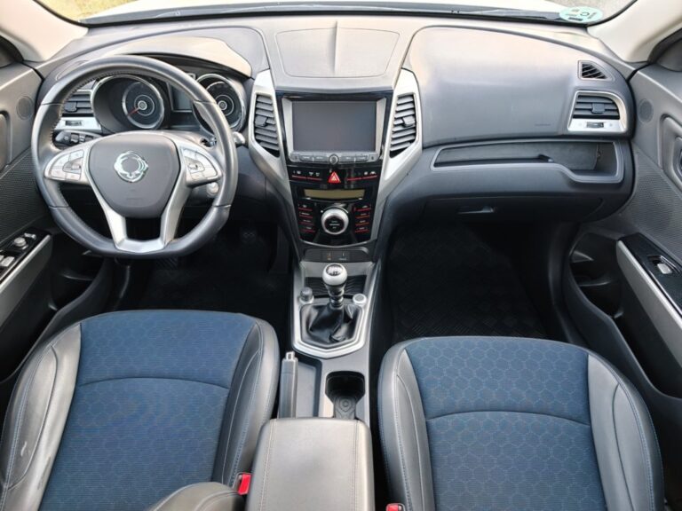 SSANGYONG TIVOLI D1.6T LIMITED 4×2 115cv