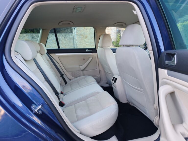 VW GOLF VARIANT 1.6TDI 105cv SPORT