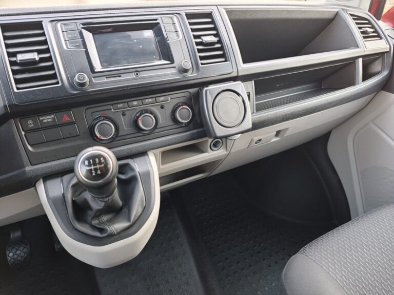 VW CARAVELLE KOMBI 2.0TDI TRENDLINE CORTO 102cv