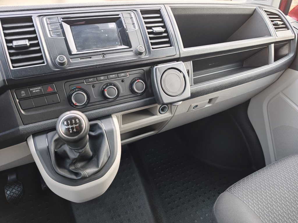 VW CARAVELLE KOMBI 2.0TDI TRENDLINE CORTO 102cv