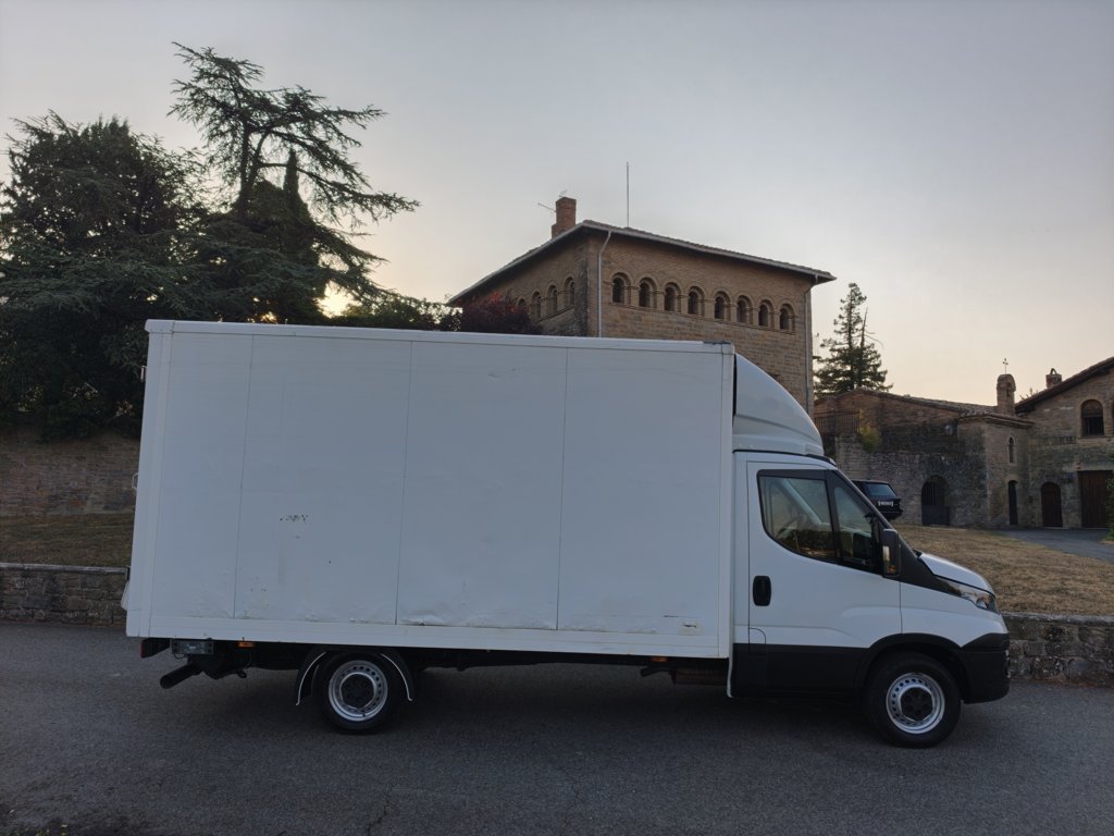 IVECO 35C16 CAJA CABINA + PL-ELE 156cv