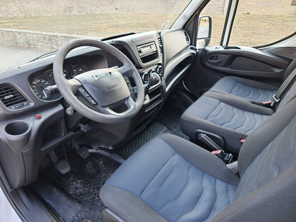 IVECO 35C16 CAJA CABINA + PL-ELE 156cv