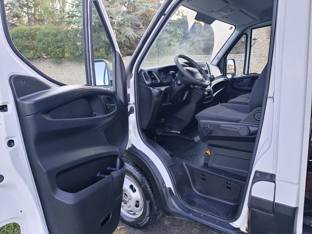 IVECO Daily 35C 15 2.3 3750 CAJA CABINA + PL-ELE 146cv