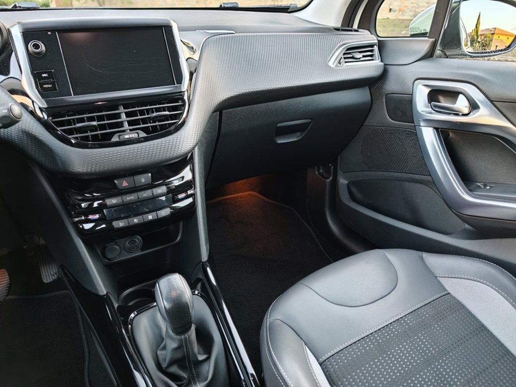 PEUGEOT 2008 1.2PureTech ALLURE 110cv