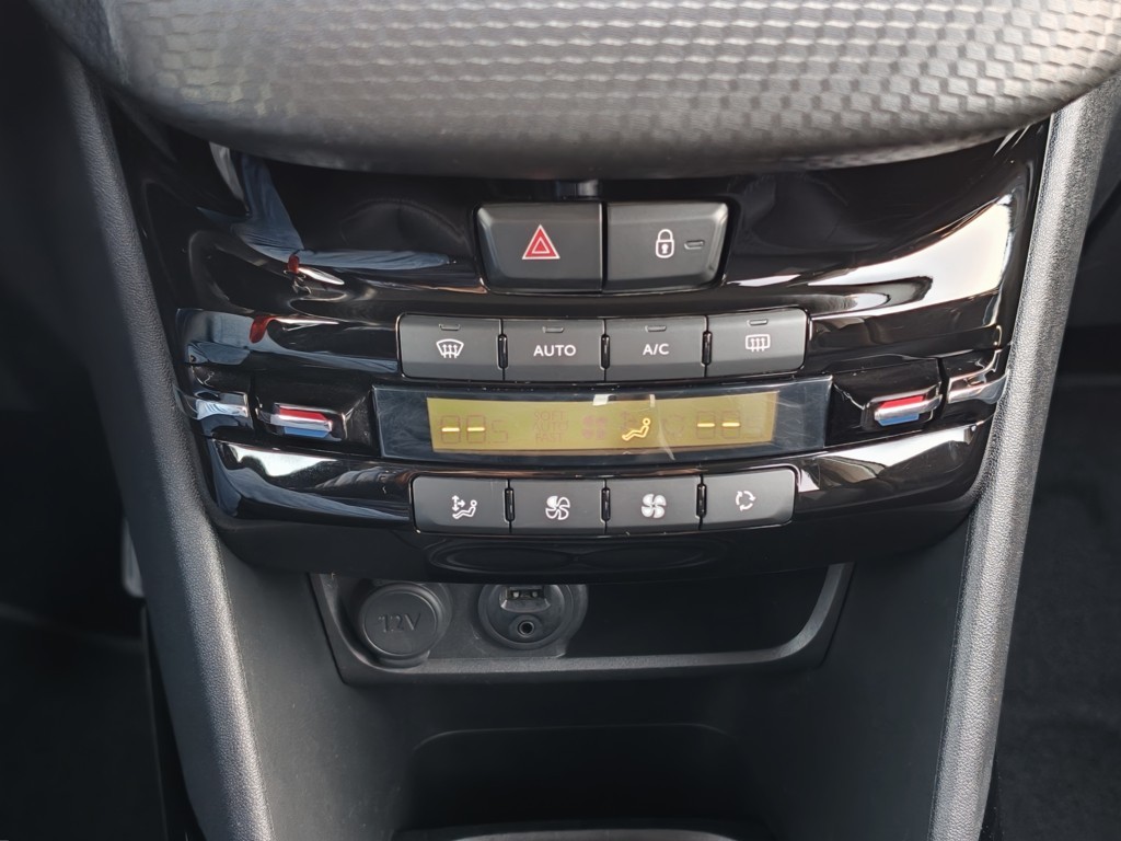 PEUGEOT 2008 1.2PureTech ALLURE 110cv