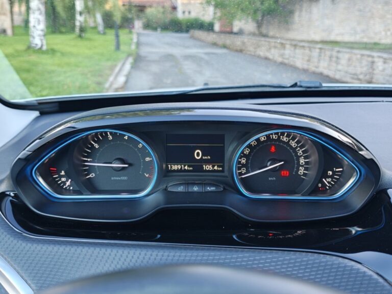 PEUGEOT 2008 1.2PureTech ALLURE 110cv