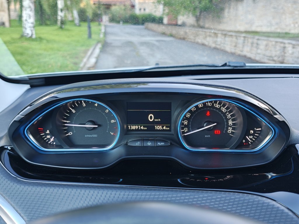 PEUGEOT 2008 1.2PureTech ALLURE 110cv