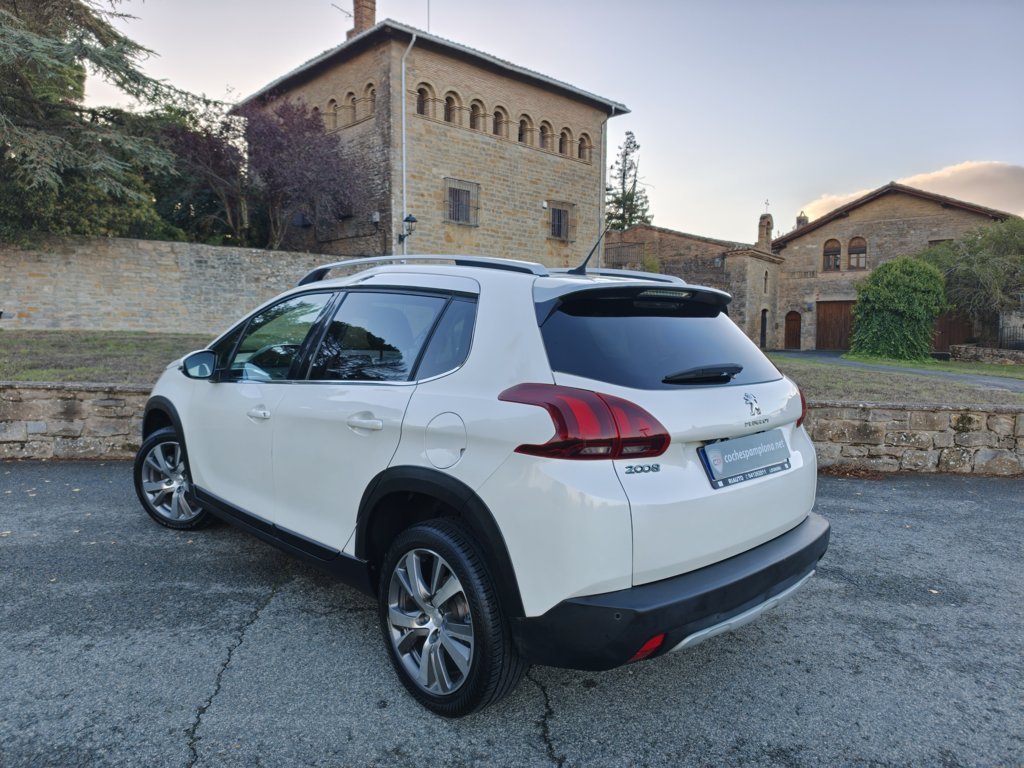 PEUGEOT 2008 1.2PureTech ALLURE 110cv