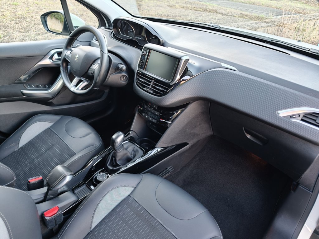 PEUGEOT 2008 1.2PureTech ALLURE 110cv